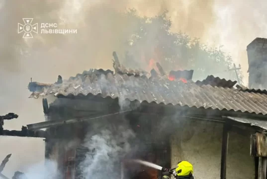 У селі Глуховичі Львівського району загорівся житловий будинок