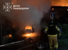 На Львівщині через російську атаку загорілися три будинки та автомобілі