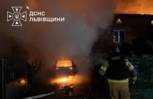 На Львівщині через російську атаку загорілися три будинки та автомобілі