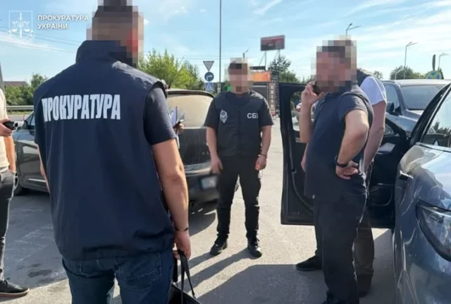 На Львівщині судитимуть ексначальника митного відділу за схему з розмитненням авто