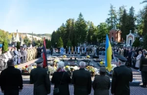 У Львові розпочали День захисників і захисниць України молитвою на Личакові У Львові розпочали День захисників і захисниць України молитвою на Личакові