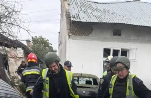 (Українська) У денній атаці безпілотників на Львівщині поранено літню жінку У денній атаці безпілотників на Львівщині поранено літню жінку