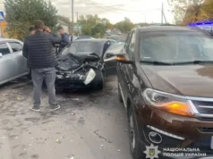 У Шептицькому внаслідок зіткнення чотирьох авто травмовано трьох пасажирів У Шептицькому внаслідок зіткнення чотирьох авто травмовано трьох пасажирів
