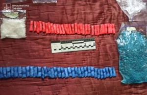 (Українська) Мешканця Нового Роздолу судитимуть за зберігання понад 1,2 кг наркотиків і психотропів Мешканця Нового Роздолу судитимуть за зберігання понад 1,2 кг наркотиків і психотропів