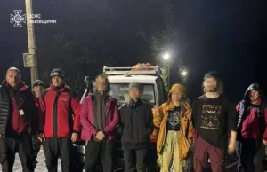 На Львівщині рятувальники знайшли вісьмох людей, які заблукали в лісах і горах