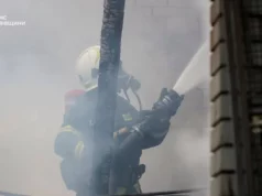 У Домажирі на Яворівщині рятувальники врятували чоловіка з палаючого будинку У Домажирі на Яворівщині рятувальники врятували чоловіка з палаючого будинку