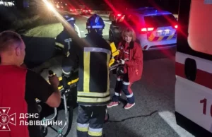 Поблизу села Соснівка зіткнулися дві вантажівки: рятувальники деблокували водія Поблизу села Соснівка зіткнулися дві вантажівки: рятувальники деблокували водія