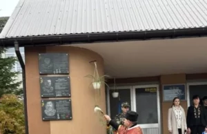 У Грусятичах відкрили меморіальну дошку полеглому захиснику Андрію Вересу У Грусятичах відкрили меморіальну дошку полеглому захиснику Андрію Вересу