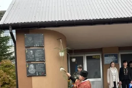 У Грусятичах відкрили меморіальну дошку полеглому захиснику Андрію Вересу