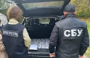 (Українська) У Львові затримали підозрюваного в організації схеми ухилення від мобілізації за 15 тисяч доларів У Львові затримали підозрюваного в організації схеми ухилення від мобілізації за 15 тисяч доларів