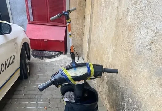 У Самборі поліцейські розшукали викрадений скутер та встановили підозрюваного