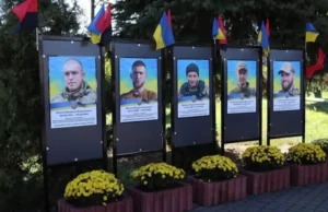 У Великих Мостах освятили нові стели на Алеї Героїв