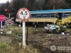 У селі Тухля електропотяг зіткнувся з Mercedes, травмована водійка