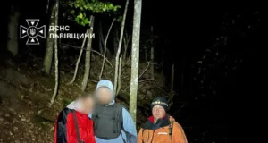 На Львівщині врятували двох туристів, які заблукали під час сходження на Парашку
