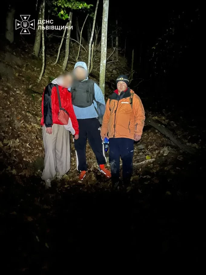На Львівщині врятували двох туристів, які заблукали під час сходження на Парашку
