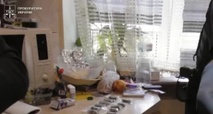 У Львові судитимуть чоловіка, який пропонував поліцейському 5 тисяч доларів США