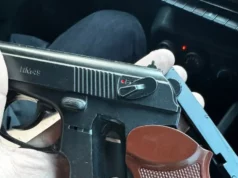 (Українська) У центрі Львова затримали підозрюваних у нападі з погрозами зброєю У центрі Львова затримали підозрюваних у нападі з погрозами зброєю