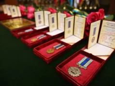 У Львові родинам полеглих прикордонників вручили посмертні державні нагороди У Львові родинам полеглих прикордонників вручили посмертні державні нагороди